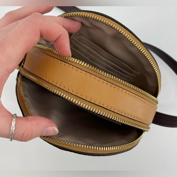 Nine West Round Crossbody Purse 
Snakeskin Browns/Cognac Multicolor
NWithoutTag - Picture 13 of 16